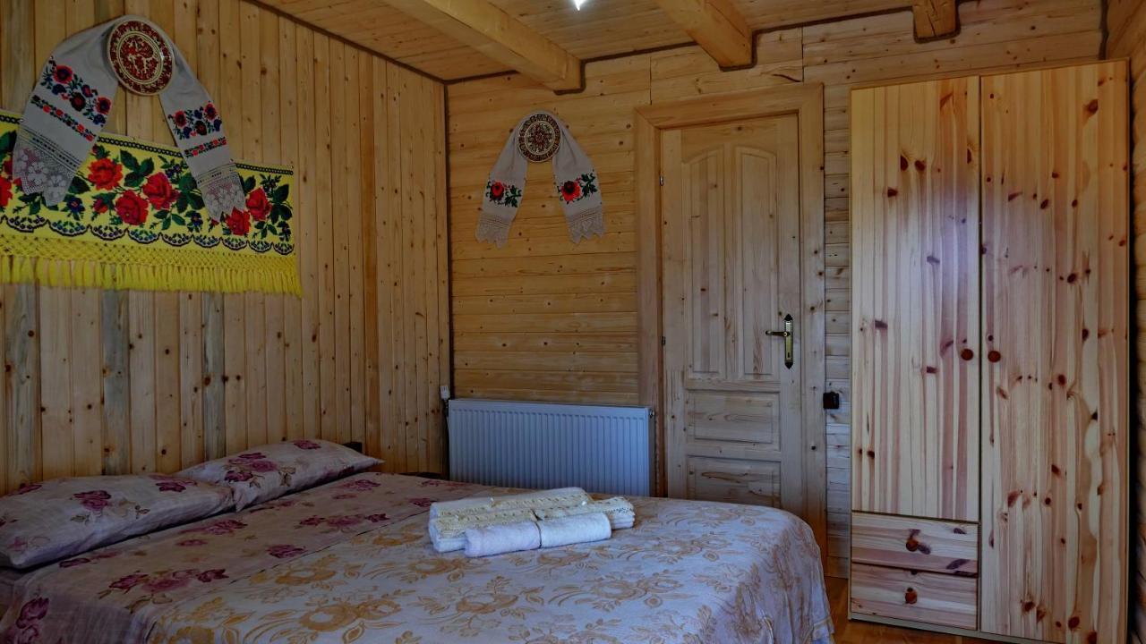 Pensiunea Lore&Sara Satu Sugatag Exteriör bild