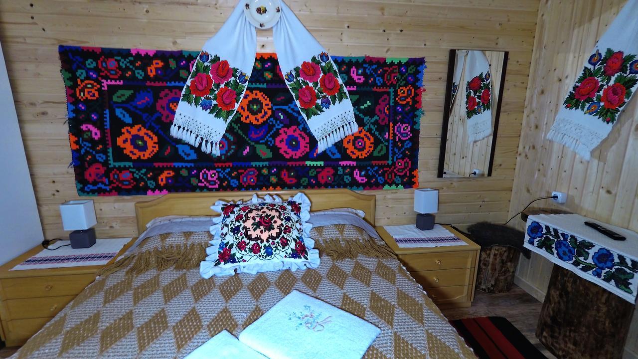 Pensiunea Lore&Sara Satu Sugatag Exteriör bild